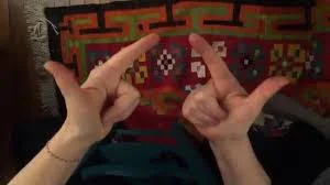 Ένα απίθανο κόλπο για να κάνετε την προπαίδεια με τα χέρια!