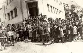 Εξαθλίωσαν τους εκπαιδευτικούς! Οχι αλλον πατριωτισμό!