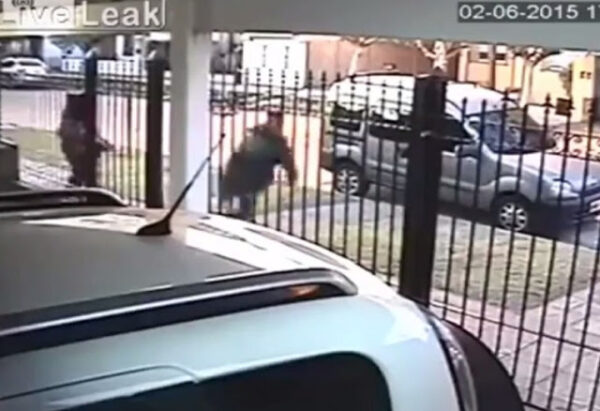 Ληστεία τελειώνει πριν καν αρχίσει: Η έξυπνη κίνηση του θύματος [βίντεο]