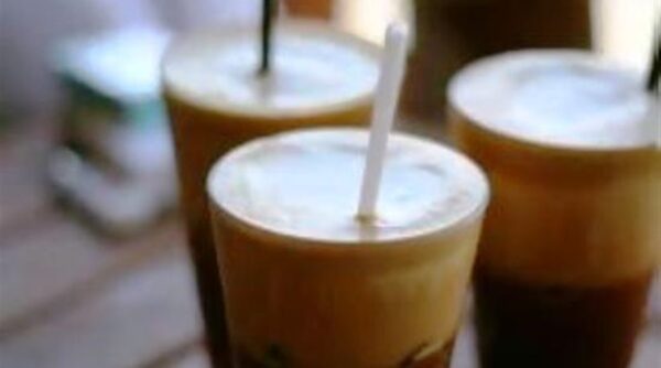 Πτυχίο, μεταπτυχιακό και μετά σκληρή εκπαίδευση για σερβίρισμα καφέδων!