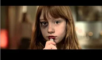 Ήθελε να μοιάσει στην μαμά της – Το αποτέλεσμα θα σας τρομάξει. Δείτε το απίστευτο ΒΙΝΤΕΟ !!