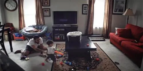 Video : Όταν η μαμά λείπει από το σπίτι…