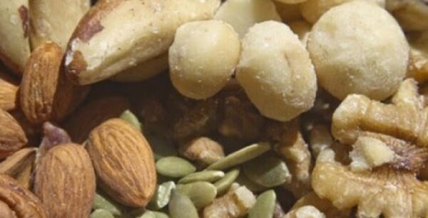 Ποιους ξηρούς καρπούς πρέπει να αποφεύγετε και γιατί;