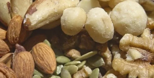 Ποιους ξηρούς καρπούς πρέπει να αποφεύγετε και γιατί;