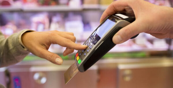 Πώς θα χτίσετε το αφορολόγητο – Ποιες δαπάνες θα πρέπει να γίνονται με πλαστικό χρήμα