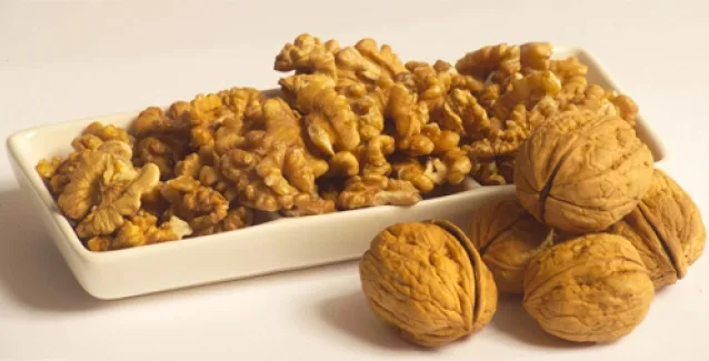 Λίγα καρύδια την ημέρα πιθανότατα θα αποτρέψουν το θάνατο, όσων πάσχουν από καρκίνο του προστάτη