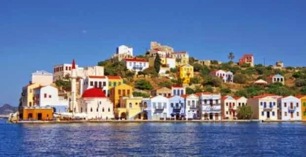 Τρία ελληνικά νησιά στα διαμάντια της Μεσογείου