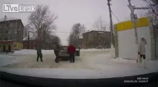 Αυτός ο καβγάς στον δρόμο είχε εντελώς απρόσμενη εξέλιξη (Video)