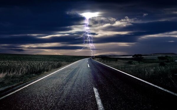 Καιρός: Μέσα σε 12 μέρες έπεσαν 96.200 κεραυνοί