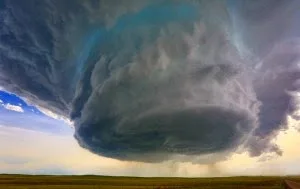 Μια τρομερή καταιγίδα σε εξέλιξη στο φακό