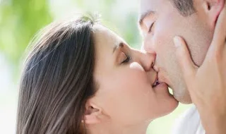 10 οφέλη του φιλιού στην υγεία μας!