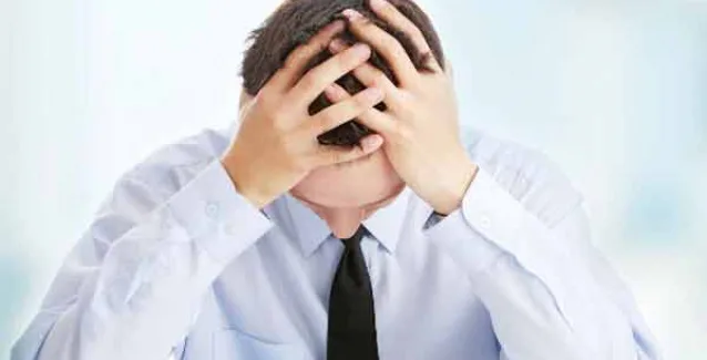 Η κρίση μας αρρωσταίνει και μας σκοτώνει. Τι είναι η επαγγελματική νόσος;