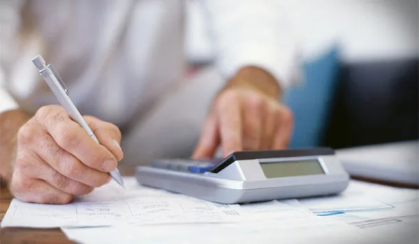 Πρόταση – βόμβα για  κατώτατο μισθό και ομαδικές απολύσεις