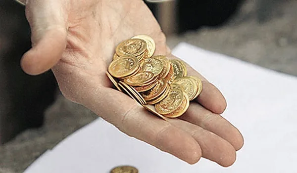 Οι Έλληνες πούλησαν χρυσές λίρες για να πληρώσουν τα χρέη τους