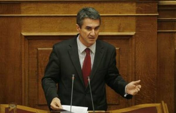 Η απόφαση για την έναρξη σχολικού έτους και τις αργίες δεν υπογράφηκε από τον απερχόμενο Υπ Παιδείας