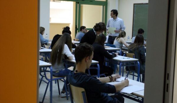 Πανελλήνιες 2018: Τι γίνεται με τον επαγγελματικό προσανατολισμό