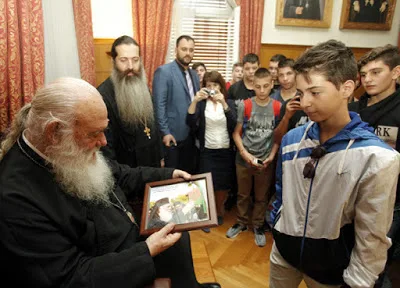 Αρχιεπίσκοπος Ιερώνυμος προς μαθητές: “Είναι μερικοί που δεν αγαπάνε την Εκκλησία και θέλουν αποχριστιανισμό”