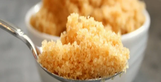 Αν βάζετε στον καφέ σας καστανή ζάχαρη, δείτε αυτό!