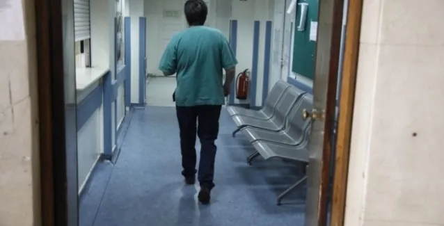 Προχωρούν οι προσλήψεις 500 γιατρών και νοσηλευτών για τις ΜΕΘ