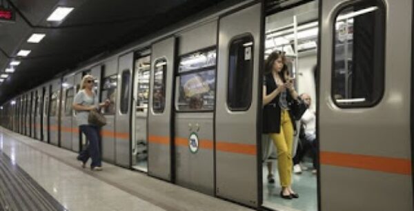 Πόσο μολυσμένες είναι οι επιφάνειες του μετρό;