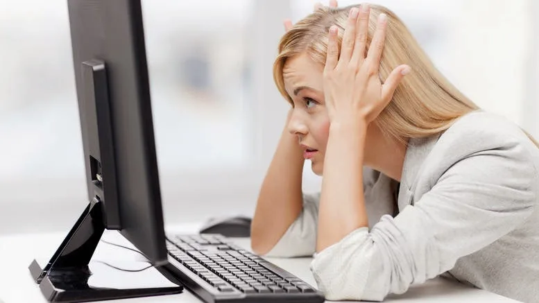 10 πράγματα που πρέπει να σταματήσετε  να κάνετε στο facebook!