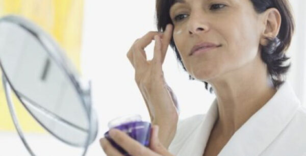 Συμβουλή δερματολόγων:Αφαιρέστε το μακιγιάζ, πριν πέσετε για ύπνο το βράδυ