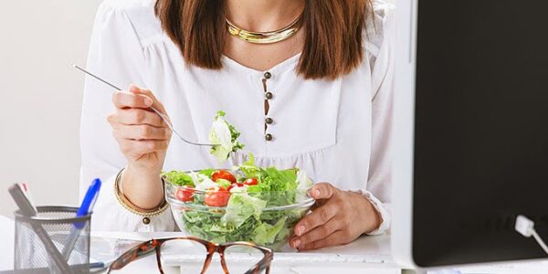 Η θαυματουργή σαλάτα που σε αδυνατίζει και προλαμβάνει τον καρκίνο!