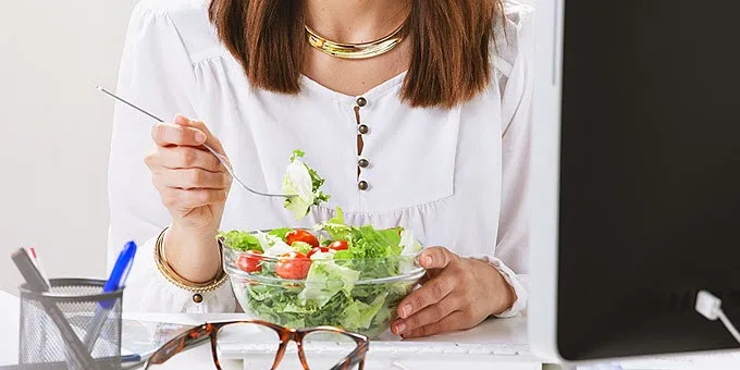 Η θαυματουργή σαλάτα που σε αδυνατίζει και προλαμβάνει τον καρκίνο!