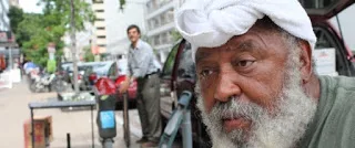 Η ιστορία του πιο μορφωμένου άστεγου στον κόσμο