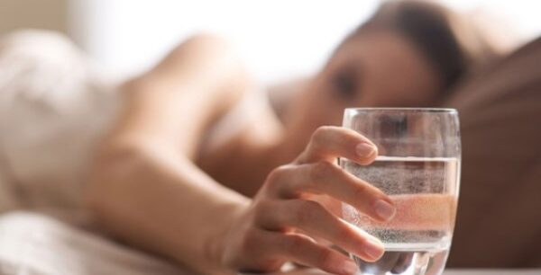 Το πρώτο πράγμα που πρέπει να πιεις μόλις ανοίξεις τα μάτια σου