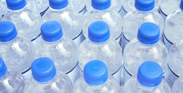 Είδατε στο πλαστικό μπουκάλι νερού τριγωνικό σύμβολο;
