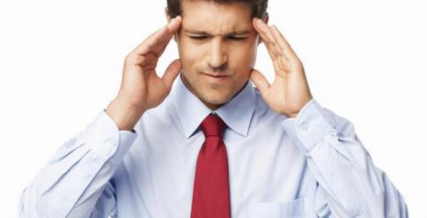 Ενας στους πέντε Ελληνες βιώνει τον εφιάλτη του πονοκεφάλου – Τι τον προκαλεί