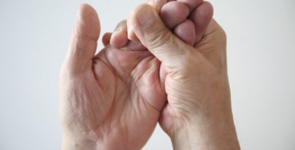 Μούδιασαν τα δάχτυλά σας;  Ποιες σοβαρές παθήσεις μπορεί να κρύβει