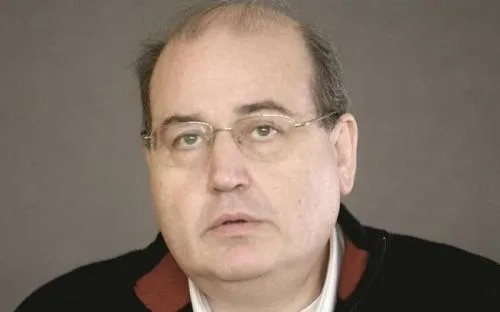 Ο Υπ Παιδείας Ν. Φίλης στον ενικό: Από την Α δημοτικού σε όλα τα σχολεία τα Αγγλικά !