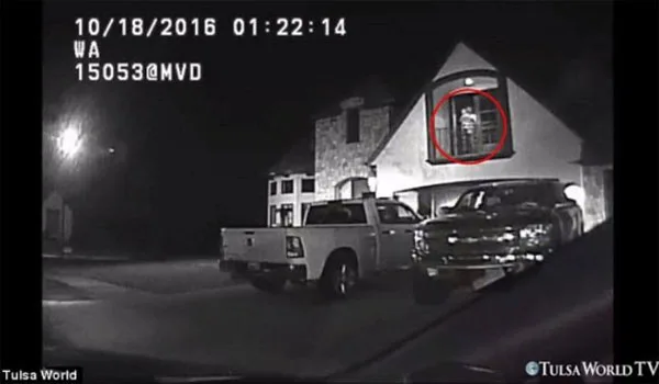 Η στιγμή που η αστυνομία εκτελεί απαγωγέα που κρατά το παιδί στα χέρια του