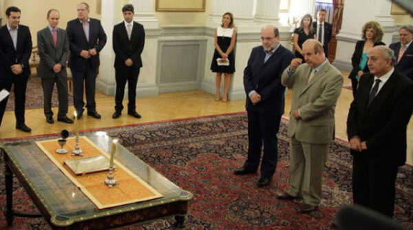 Τρία από τα στελέχη της νέας κυβέρνησης έδωσαν θρησκευτικό όρκο