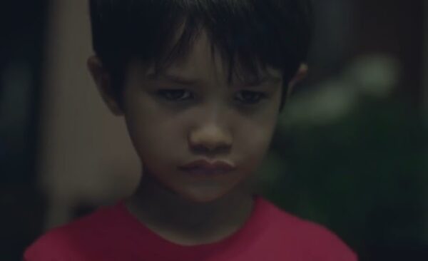 Ένα δυνατό μάθημα για το πώς οι γονείς μπορούν να περάσουν χρόνο με τα παιδιά τους (ΒΙΝΤΕΟ)