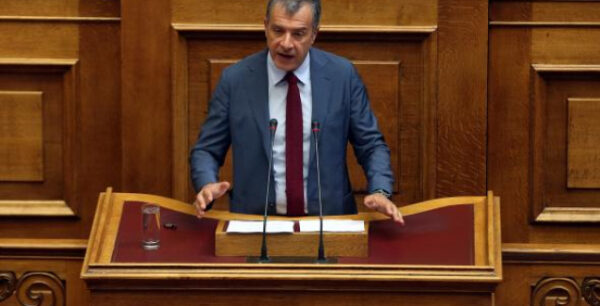 Θεοδωράκης: Η ζημιά στην οικονομία διορθώνεται. Στην παιδεία όχι