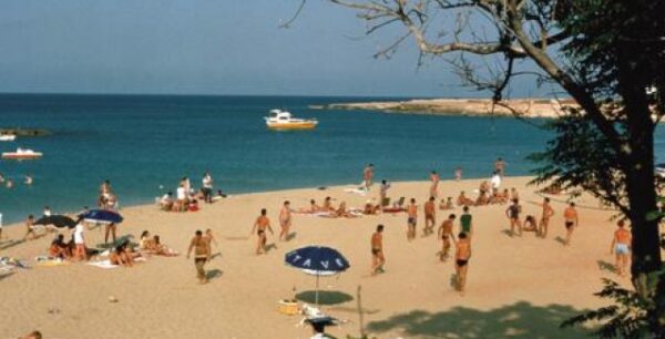 Αυτές είναι οι 57 ακατάλληλες για κολύμβηση παραλίες σε Αττική, Κορινθία, Εύβοια