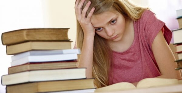 Πονοκέφαλος, ταχυκαρδίες, συχνοουρία, θυμός βήχας, καούρες, πόνος στο στομάχι, αϋπνία μπορεί να οφείλονται στο άγχος των μαθητών στις εξετάσεις.