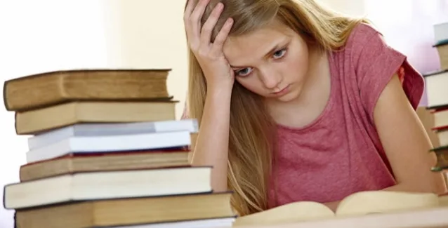 Πονοκέφαλος, ταχυκαρδίες, συχνοουρία, θυμός βήχας, καούρες, πόνος στο στομάχι, αϋπνία μπορεί να οφείλονται στο άγχος των μαθητών στις εξετάσεις.