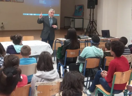 Ο υφυπουργός στο Διαπολιτισμικό Γυμνάσιο Αθηνών