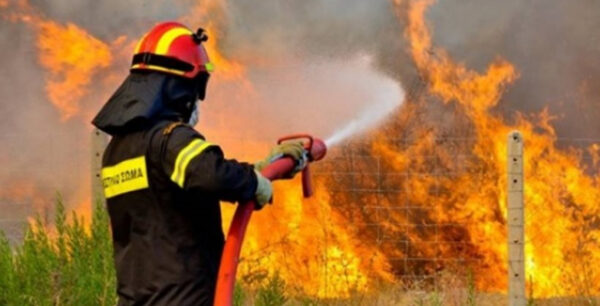 Το τραγούδι που αφιερώνει ο Δρίτσας στους πρόσφυγες στον Πειραιά