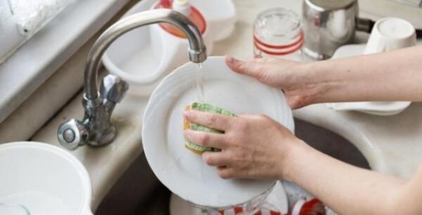 Το πλύσιμο πιάτων κάνει καλό στην υγεία!