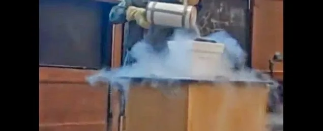 Ίσως ο χειρότερος καθηγητής… Δείτε τι έκανε (Βίντεο)