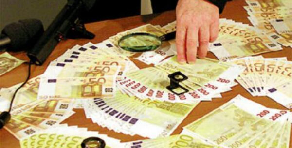 Πλαστά χαρτονομίσματα των 20 και 50 ευρώ παντού – Πώς θα τα αναγνωρίσετε