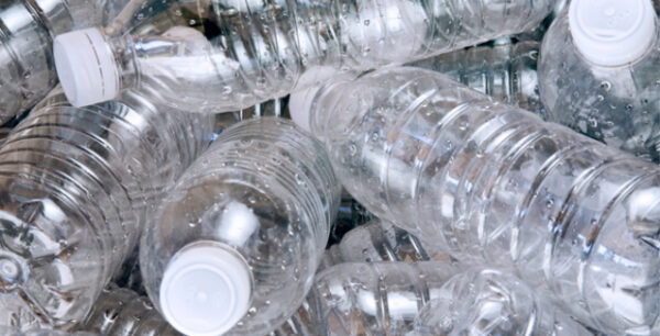 Τι σημαίνουν για την υγεία μας οι αριθμοί στον πάτο των πλαστικών;