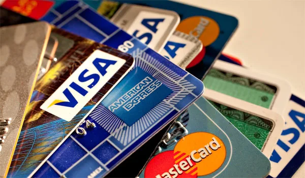 Υποχρεωτική χρήση πλαστικού χρήματος – Τι προβλέπει