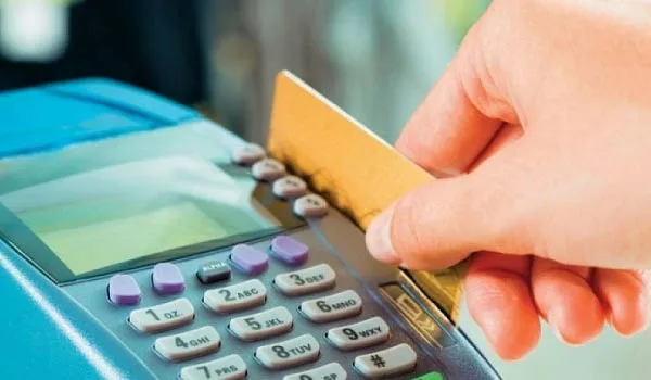 Πλαστικό χρήμα: Εκπτώσεις φόρου μέχρι και αυτοκίνητο δώρο