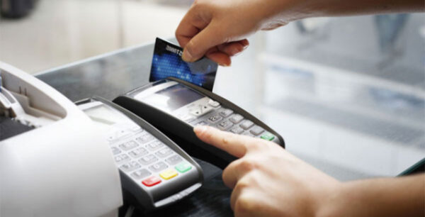 Μετρητά τέλος για συναλλαγές άνω των €500